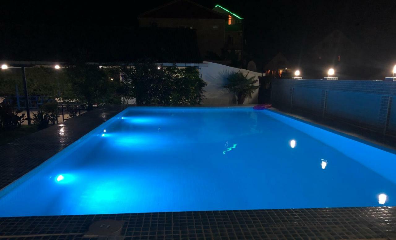 Hotel Mirage Уреки Экстерьер фото